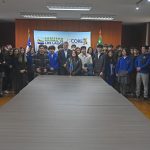 Estudiantes de Fresia visitan al Gobernador Regional para fortalecer su formación cívica