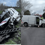 Choque frontal en Ruta V-300 entre ambulancia del Hospital de Fresia y furgón deja tres lesionados