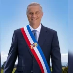 Tomada en la Región de Los Lagos: Presidente electo presenta su foto oficial con mensaje de “avanzar y dejar atrás la tormenta”