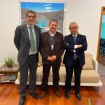 Alcalde de Fresia gestiona en Santiago mejoras urgentes para caminos rurales