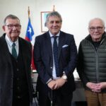 Gobernador Santana se reúne con exintendentes Quinteros y Brahm para dialogar sobre desafíos regionales