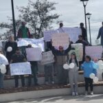 Crisis en colegio de Hualaihué: apoderados se movilizan por presunto abuso sexual a estudiante con TEA y exigen salida del director